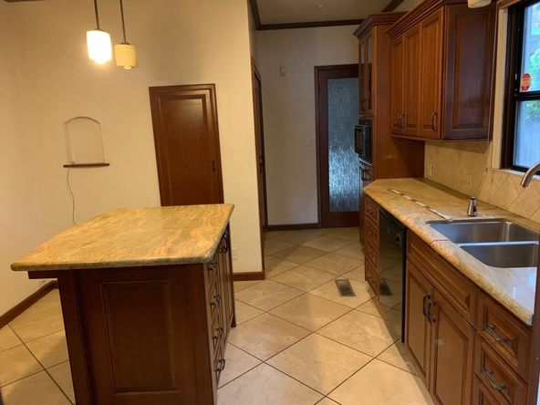 1120 W Main St, Visalia, CA 93291